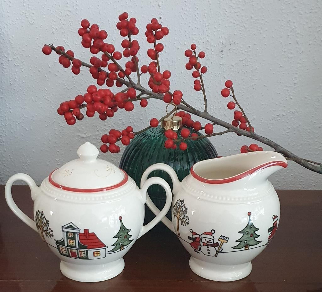 Wedgwood Windsor Christmas,   melkkannetje en suikerpot., Huis en Inrichting, Keuken | Servies, Overige typen, Nieuw, Ophalen of Verzenden