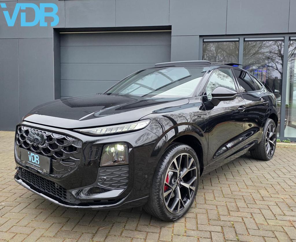 Audi Q3 Sportback E-HYBRID 272PK SLine NIEUWE AUTO BOMVOL!, 1800 kg, 1498 cc, Zwart, 4 cilinders