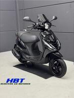 Piaggio Zip 2023 E5 | Full Optie | Black | 3100KM | Brom, Maximaal 45 km/u, Zip, Ophalen of Verzenden, Zo goed als nieuw