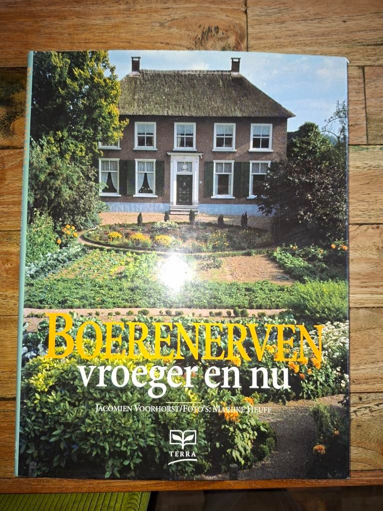 Boerenerven. Vroeger en nu. Leuk boek vol foto's., Boeken, Ophalen of Verzenden, Gelezen