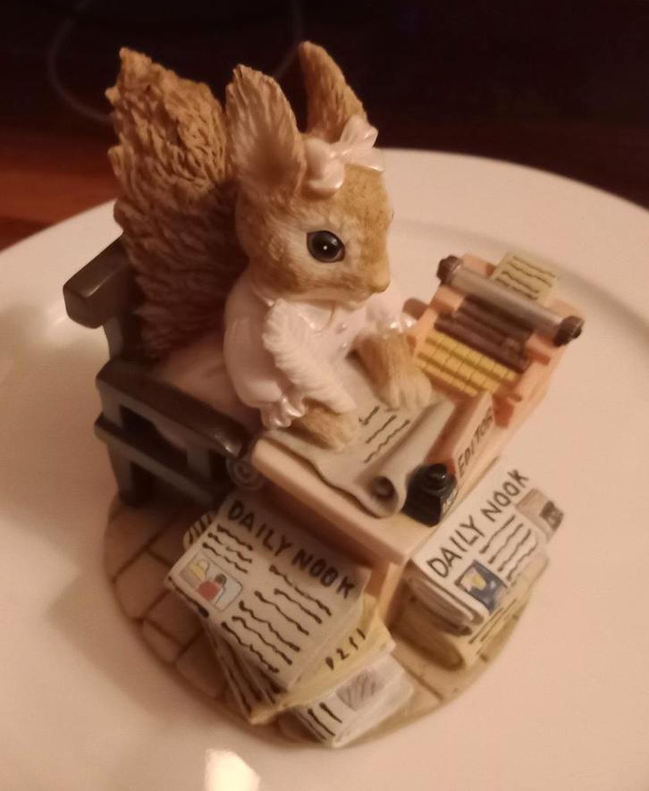 Eekhoorn Editor Daily Nook Pasen The Leonardo Collection, Verzamelen, Beelden en Beeldjes, Zo goed als nieuw, Dier, Ophalen of Verzenden