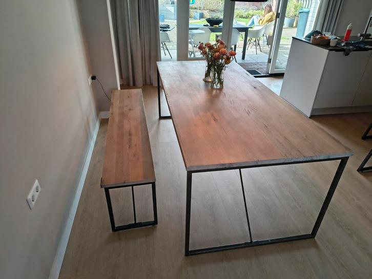 Eettafel met bankje - Licht hout en stalen frame, Huis en Inrichting, Tafels | Eettafels, Gebruikt, 100 tot 150 cm, 200 cm of meer