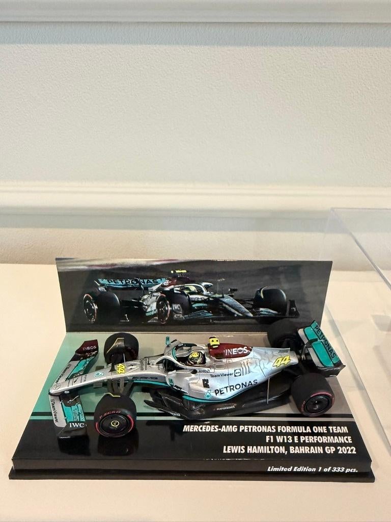 Minichamps 1:43 L. Hamilton Mercedes W13 3rd Bahrain 2022, Ophalen of Verzenden, Nieuw, Auto, MiniChamps