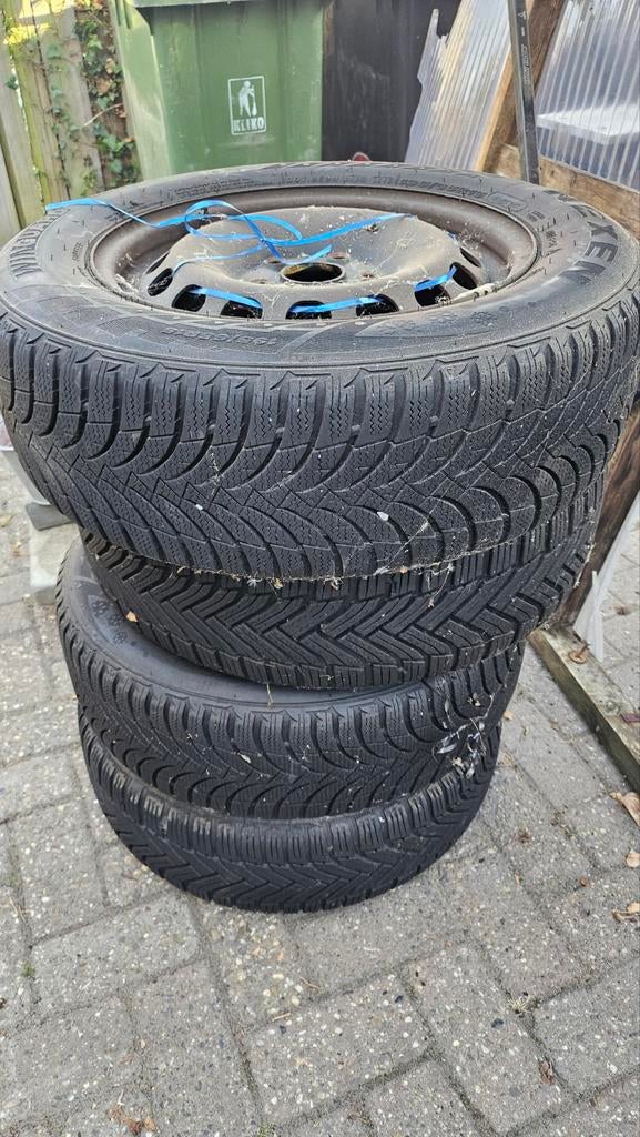 Winterbanden voor Golf 5 - 195/65 R15 met 4,5/5 mm profiel, Auto-onderdelen, Banden en Velgen, Gebruikt, 15 inch, Banden en Velgen