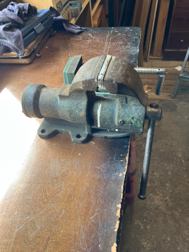 Schuurvondst,Mooie grote oude bankschroef,machineklem, Doe-het-zelf en Verbouw, Werkbanken, Ophalen, Gebruikt, Bankschroef