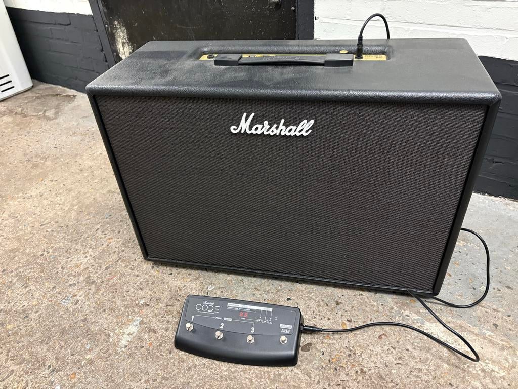 Marshall code 100 + PEDL, Muziek en Instrumenten, Versterkers | Bas en Gitaar, Ophalen, Zo goed als nieuw, Gitaar, 100 watt of meer