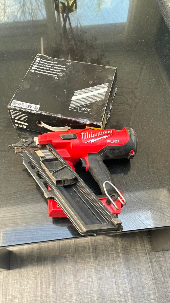 Milwaukee M18 FFN met 2 accus 5.0ah, Doe-het-zelf en Verbouw, Gereedschap | Overige machines, Ophalen, Zo goed als nieuw