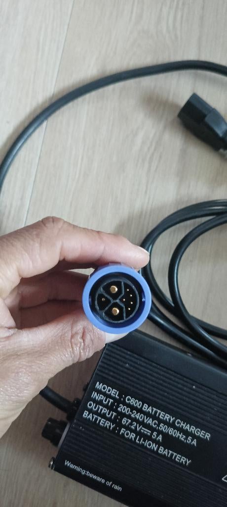 Charger, Ophalen, Zo goed als nieuw