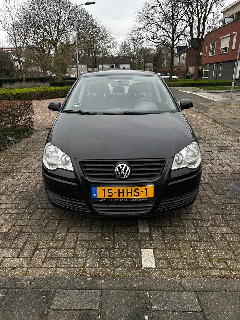 Volkswagen Polo 1.2 51KW 2009 Zwart, Auto's, Voorwielaandrijving, Stof, 40 €/maand, Zwart
