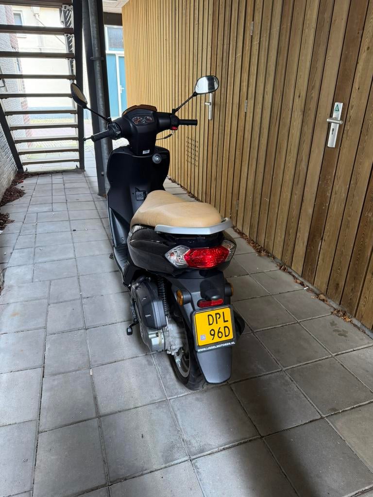 Peugeot Kisbee, Fietsen en Brommers, Ophalen, Overige modellen, Maximaal 45 km/u, Zo goed als nieuw