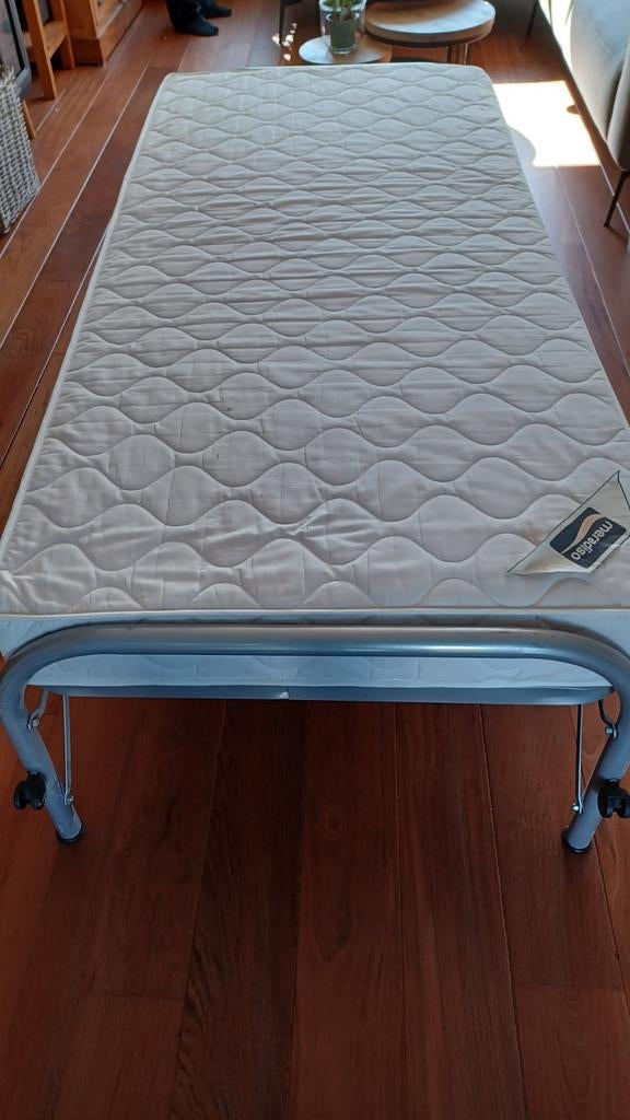 Opvouwbaar logeerbed met matras - Zo goed als nieuw, Ophalen, Eenpersoons, Zo goed als nieuw, 80 cm