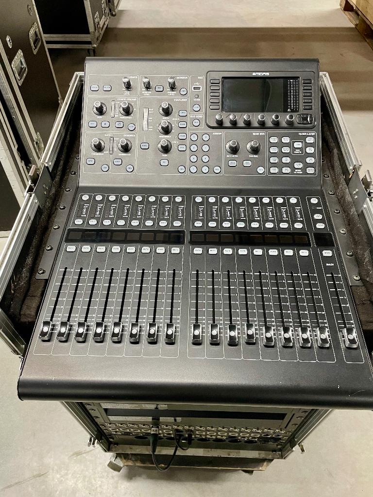 Midas M32R Live Digitale mixer incl flightcase, Ophalen, Zo goed als nieuw, 20 kanalen of meer, Microfooningang