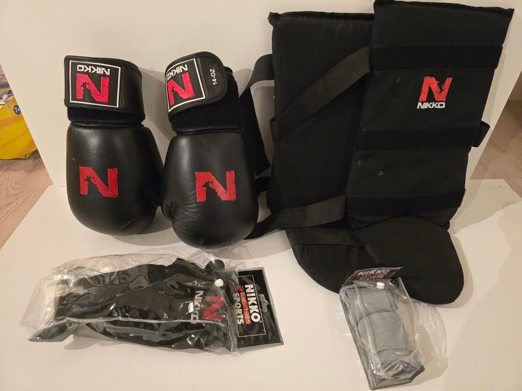 Set Nikko handschoenen, scheenbeschermers, tok en bandages, Maat L, Ophalen of Verzenden, Zo goed als nieuw, Overige