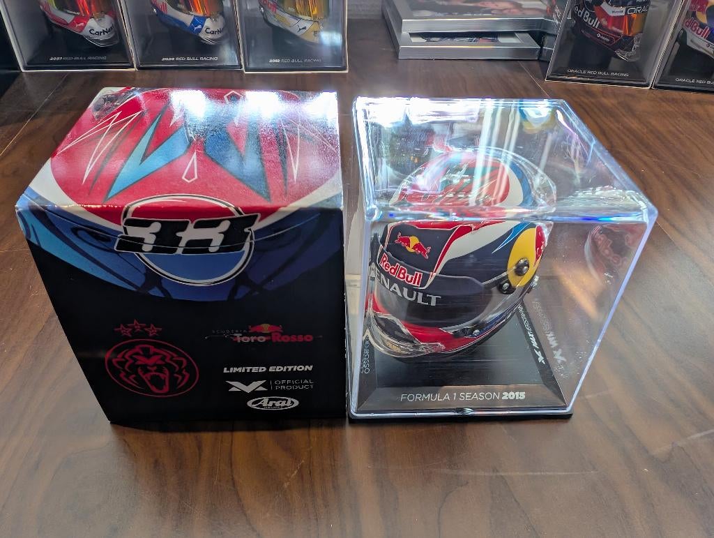 Max Verstappen helm seizoen 2015 1:4, Ophalen of Verzenden, Zo goed als nieuw, Formule 1