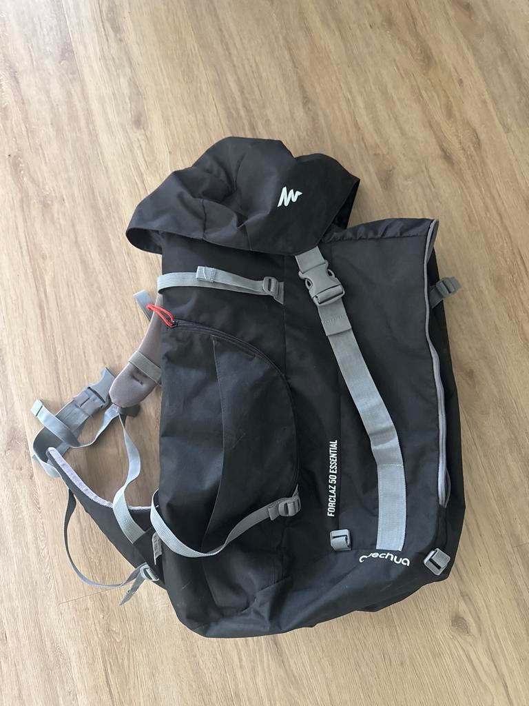 Quechua Forclaz 50 Essential Rugzak - Zwart, Sport en Fitness, Bergsport en Wandelen, Ophalen, Gebruikt, Rugzak