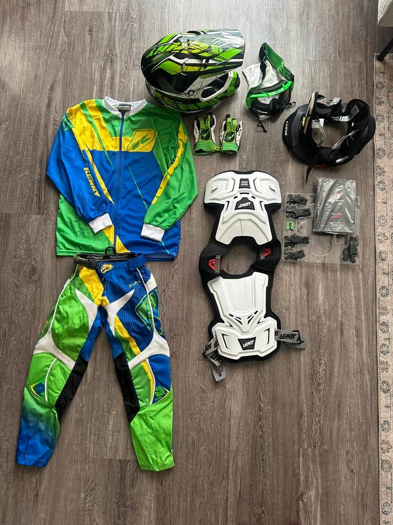 KENNY Motorcross kleding/helm met 2x Brace van Scott, Ophalen of Verzenden, Tweedehands, Kinderen, Motorcrosskleding