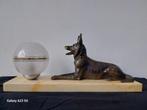 Art Deco stijl tafellamp met herdershond van zamak en marmer, Ophalen of Verzenden