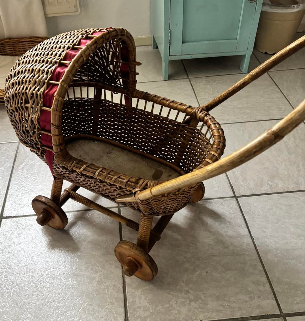 Antiek poppenwagentje, Ophalen