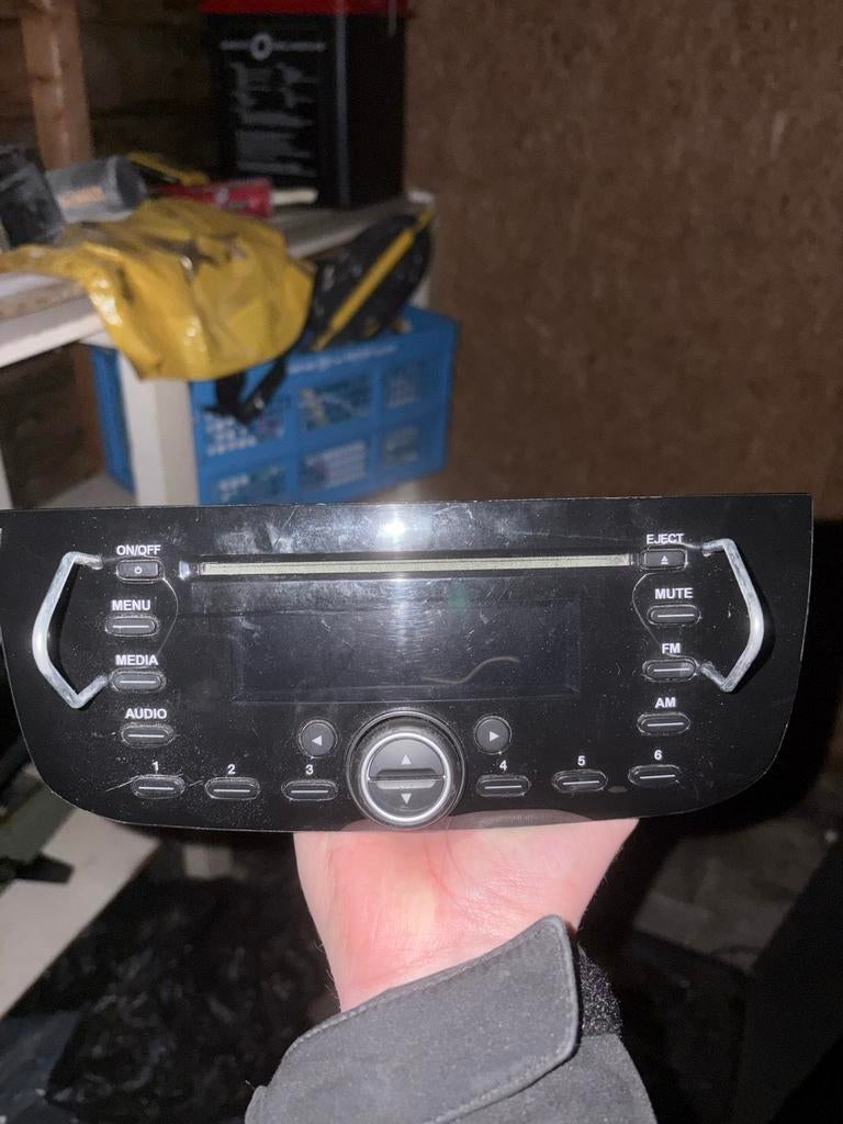 Originele Fiat Punto Evo radio, Auto diversen, Ophalen of Verzenden, Gebruikt