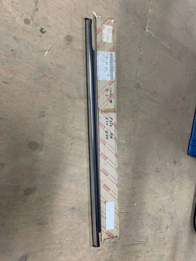 Toyota camry sv20 rechts achter raamsnor nieuw 75730-32020, Ophalen of Verzenden, Nieuw