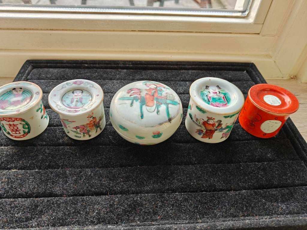 5 antieke chinese zalfpotjes en zegeldoos famille rose, Antiek en Kunst, Ophalen of Verzenden