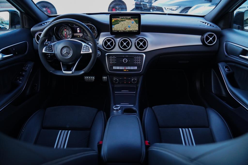 Mercedes-Benz GLA-klasse 200 Premium Plus AMG Pakket | Panor, Auto's, Mercedes-Benz, Gebruikt, 715 kg, Wit, 1595 cc