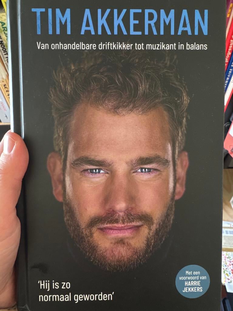 Tim Akkerman: Van onhandelbare driftkikker tot muzikant, Boeken, Ophalen of Verzenden, Gelezen, Film, Tv en Media