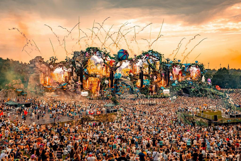 Tomorrowland 2026, Drie personen of meer, Juli