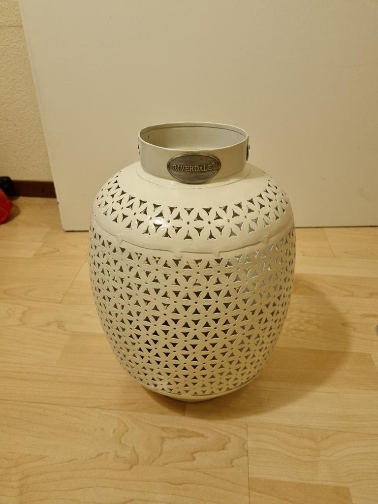 Riverdale windlicht circa 40 cm hoog met hengsel
Zonder heng, Ophalen of Verzenden, Zo goed als nieuw, Overige materialen, 25 tot 50 cm