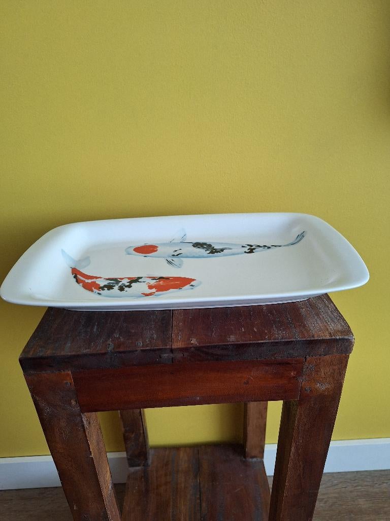 Schaal Little Art Factory met koi karperafbeelding, Ophalen of Verzenden, Overige stijlen, Porselein, Schaal of Schalen