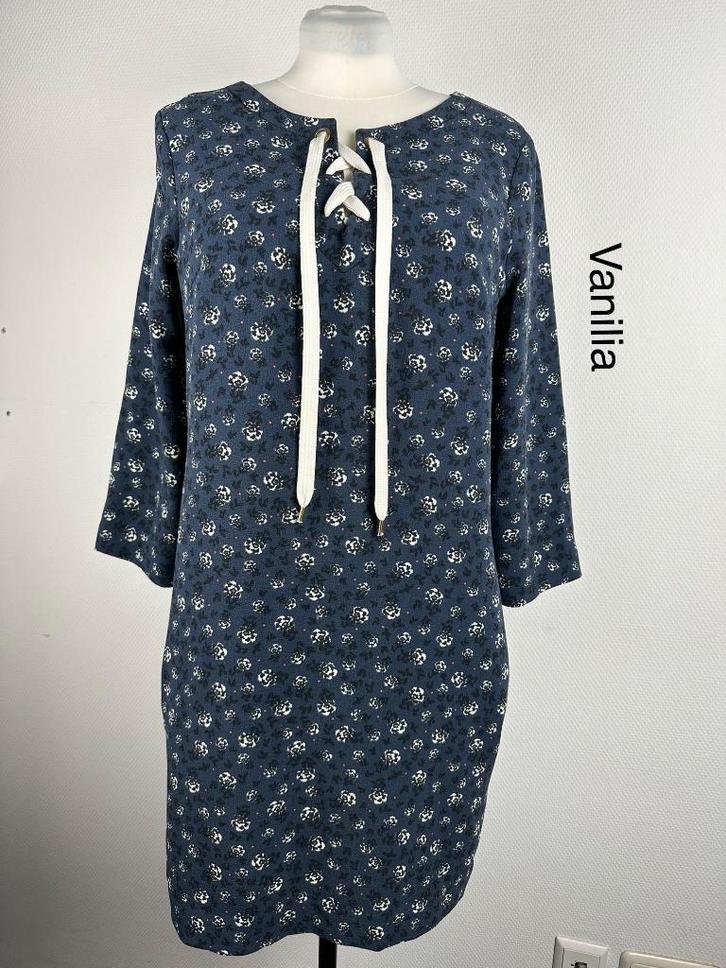 Vanilia Jurk  (mt: 42) 15,5/9020, Kleding | Dames, Jurken, Zo goed als nieuw, Maat 42/44 (L), Blauw, Onder de knie, Ophalen of Verzenden
