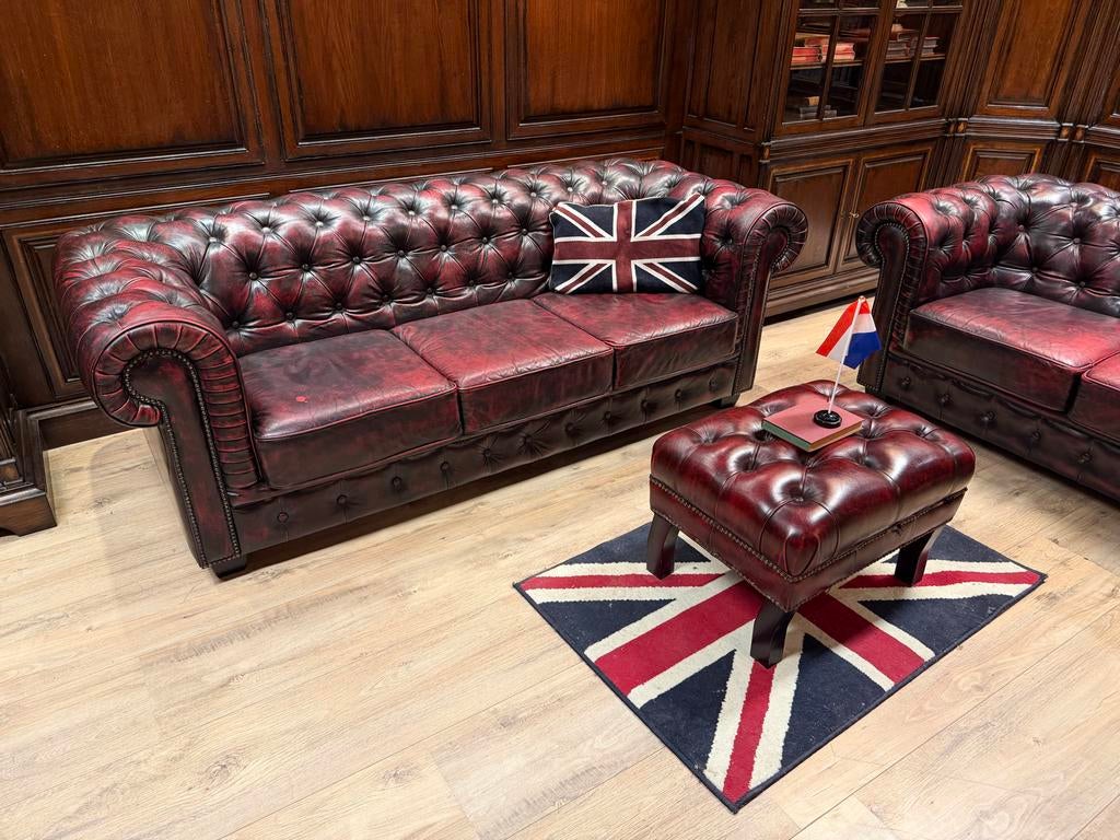 Chesterfield Birmingham Oxblood Leren 3- en 2-zits Banken, Huis en Inrichting, Banken | Bankstellen, Ophalen, Gebruikt, Info@chesterfieldjinkie.nl