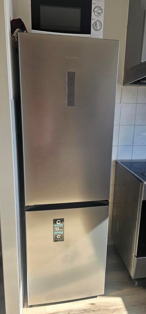 Hisense rvs koelkast, als nieuw!, Ophalen, 200 liter of meer, Met aparte vriezer, 160 cm of meer