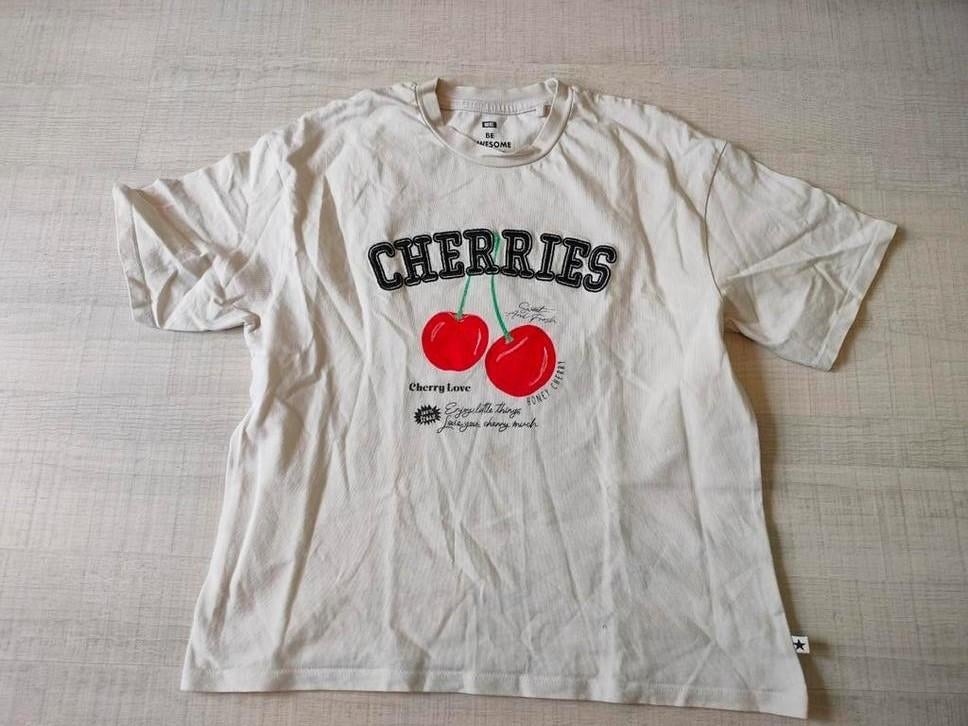 T-shirt WE Fashion Cherries 134/140, Kinderen en Baby's, Kinderkleding | Maat 134, Gebruikt, Meisje, Ophalen of Verzenden, Shirt of Longsleeve