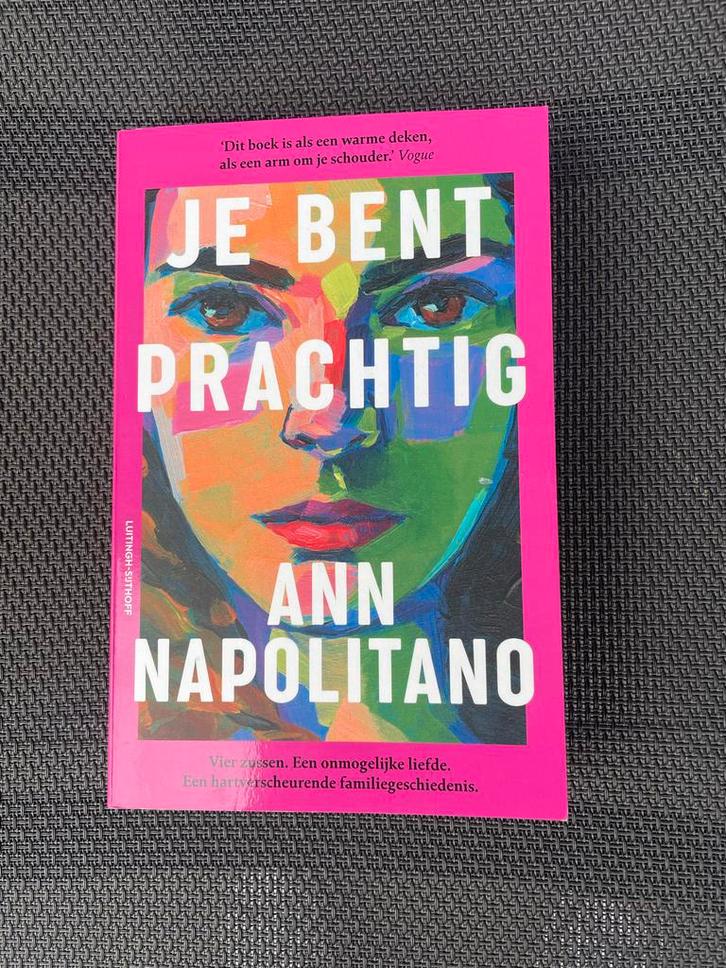 Je Bent Prachtig - Ann Napolitano, Boeken, Romans, Zo goed als nieuw, Nederland, Ophalen of Verzenden