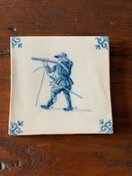 Delfts blauw tegeltje met soldaat, Ophalen of Verzenden