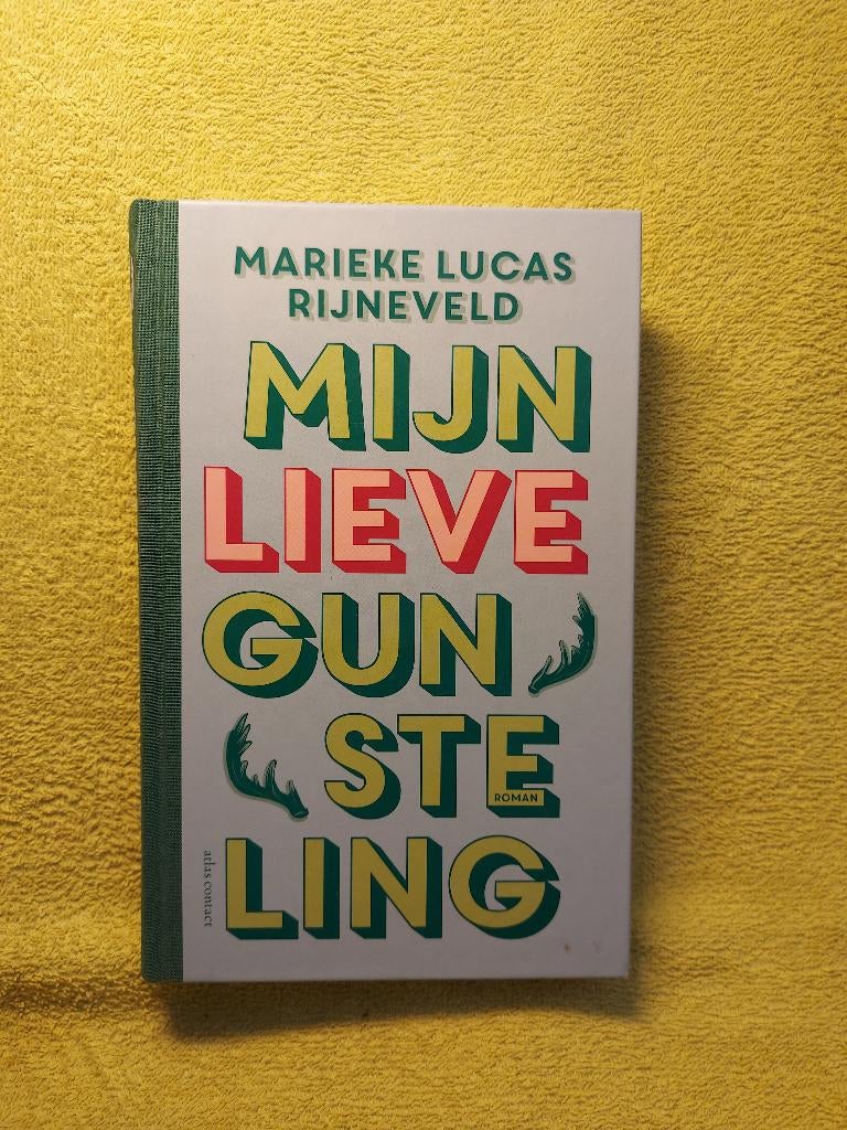Mijn lieve gunsteling - Marieke Lucas Rijneveld., Ophalen of Verzenden, Zo goed als nieuw