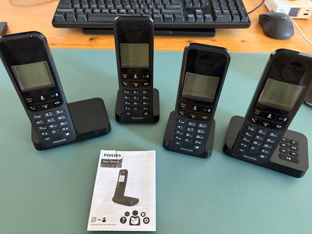 Philips Draadloze telefoons (4x) D2752B/12, Ophalen of Verzenden, Zo goed als nieuw, 4 handsets of meer