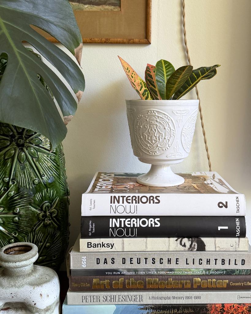 Wit vintage plantenpot op voet, Gebruikt, Rond, Ophalen of Verzenden, Balkon