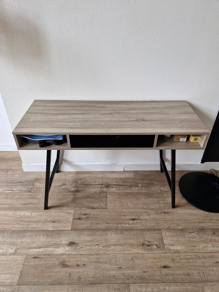Licht houten bureau met zwarte ijzeren poten, Huis en Inrichting, Bureaus, Ophalen, Demontabel, Hout, Zo goed als nieuw