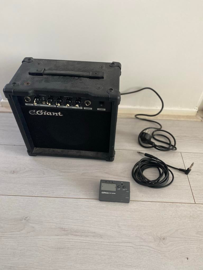 C.Giant Gitaarversterker met tuner en kabel, Muziek en Instrumenten, Ophalen of Verzenden, Zo goed als nieuw, Gitaar, Minder dan 50 watt