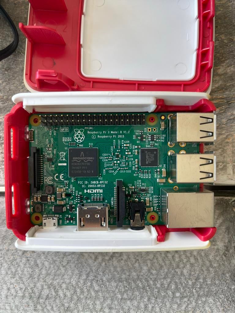 Raspberry Pi 3 Model B v1.2 met behuizing en adapter, Computers en Software, Overige Computers en Software, Ophalen, Gebruikt