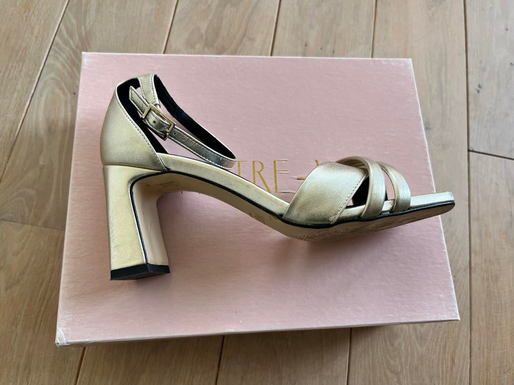 Notre V sandalen Gouden Pumps Maat 37, Ophalen of Verzenden, Zo goed als nieuw, Overige kleuren, Pumps