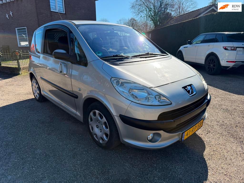 Peugeot 1007 1.4 Gentry, Auto's, Peugeot, Voorwielaandrijving, 4 cilinders, 4 stoelen, 49 €/maand