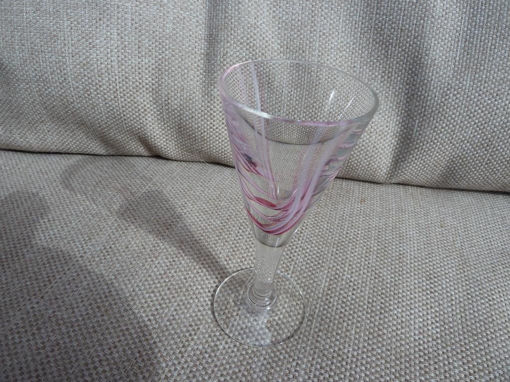 14 Cm. GEKLEURD ( zacht lilla) LIKEUR GLAS, Verzamelen, Glas en Borrelglaasjes, Ophalen of Verzenden, Nieuw, Overige typen
