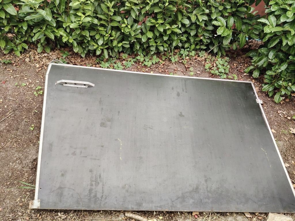 Tussenschot paardentrailer, Ophalen