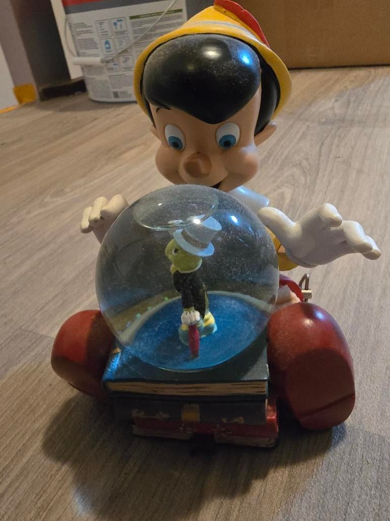 Mooie Pinokio snowglobe met muziek, Ophalen of Verzenden