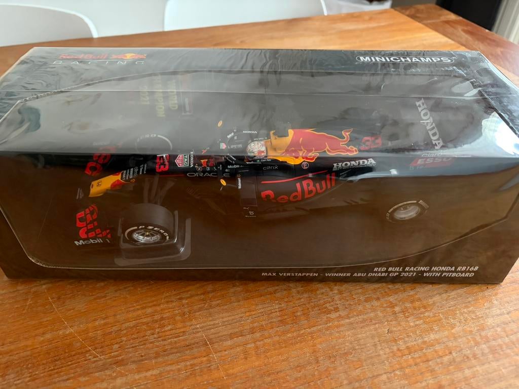 1:18 Max Verstappen RB16B Abu Dhabi 2021 + Pitboard, Overige merken, Auto, Groter dan 1:32, Nieuw