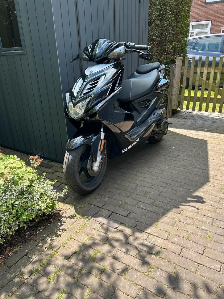 Yamaha aerox 4 takt 2016, Fietsen en Brommers, Scooters | Yamaha, Zo goed als nieuw, Aerox, Maximaal 45 km/u, Benzine, Ophalen