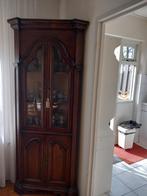 Mooie hoek vitrine kast donker eiken prijs € 85.00, Ophalen of Verzenden, 25 tot 50 cm, 50 tot 100 cm